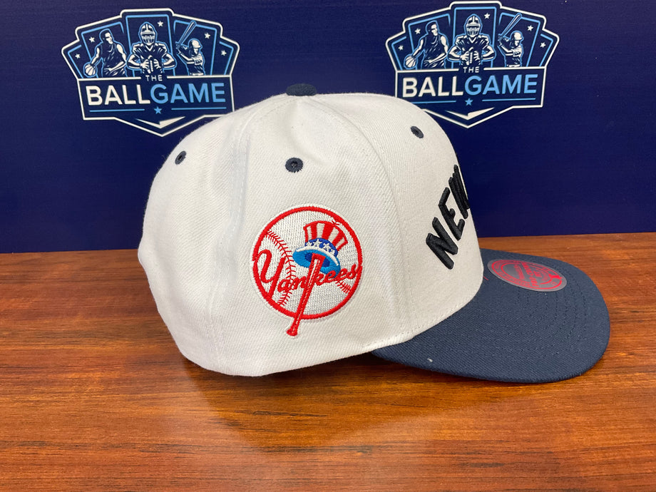 Mitchell & Ness New York Yankees White Coop Evergreen Snapback Hat